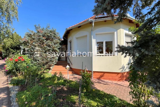 Eladó családi ház, Szombathelyen 139.99 M Ft, 6 szobás