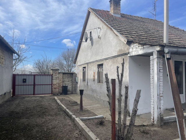 Eladó családi ház, Baján 27 M Ft, 2 szobás