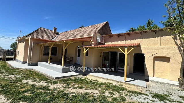 Eladó családi ház, Pápadereskén 48.99 M Ft, 2+1 szobás