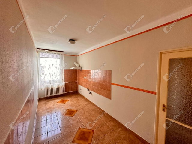 Eladó téglalakás, Tatabányán 31 M Ft, 2 szobás