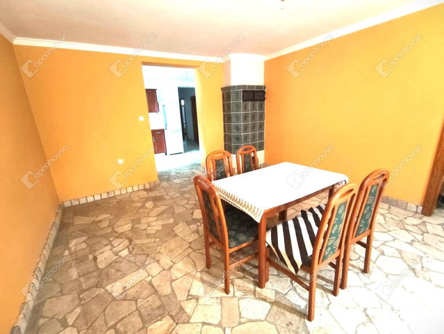 Eladó családi ház, Komáromban 131.2 M Ft, 5 szobás