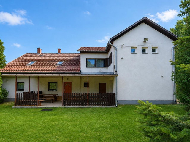 Eladó családi ház, Várgesztesen 134 M Ft, 9 szobás