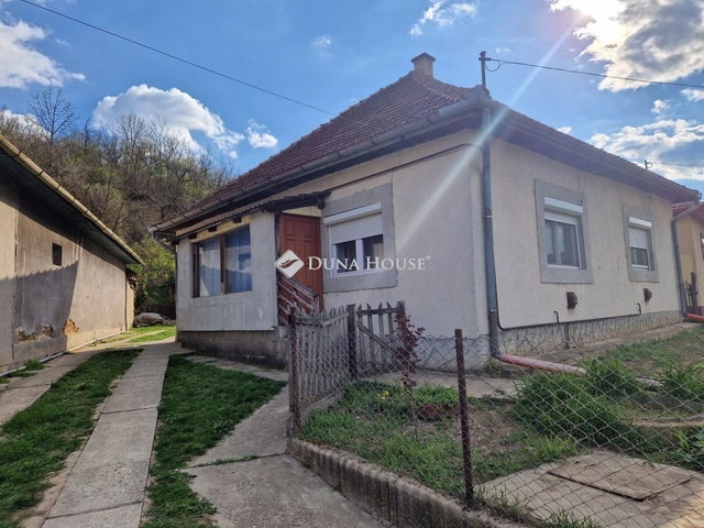 Eladó családi ház, Bényén 53 M Ft, 3 szobás