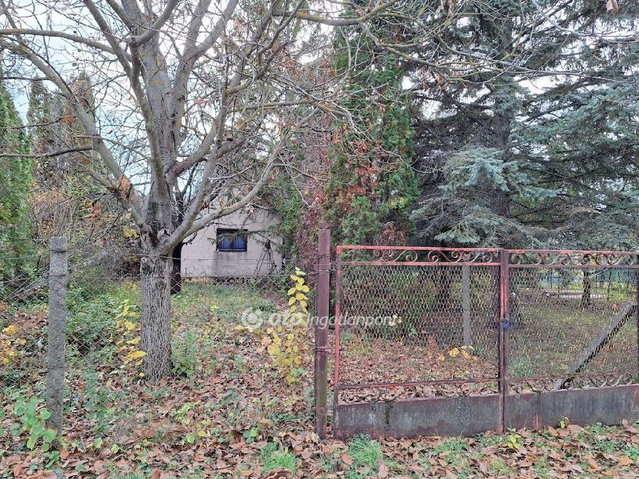 Eladó nyaraló, Balatonakarattyán 21 M Ft, 2 szobás