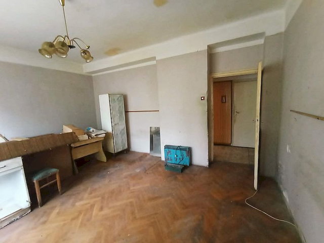 Eladó téglalakás, Szolnokon 16.5 M Ft, 2 szobás