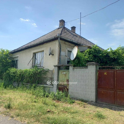 Eladó családi ház, Dunaszentbenedeken 9.5 M Ft, 3 szobás