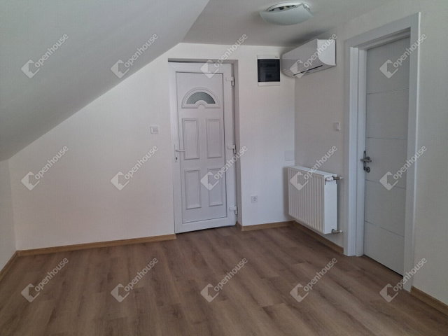 Eladó téglalakás, Komáromban 0.19 M Ft, 1 szobás