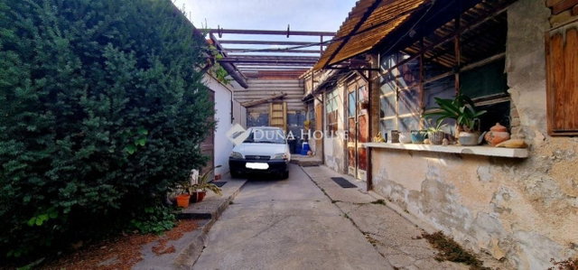 Eladó családi ház, Vácon 29.9 M Ft, 2 szobás