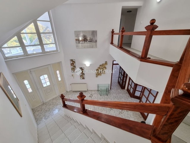 Eladó családi ház, Kápolnásnyéken 189 M Ft, 6 szobás