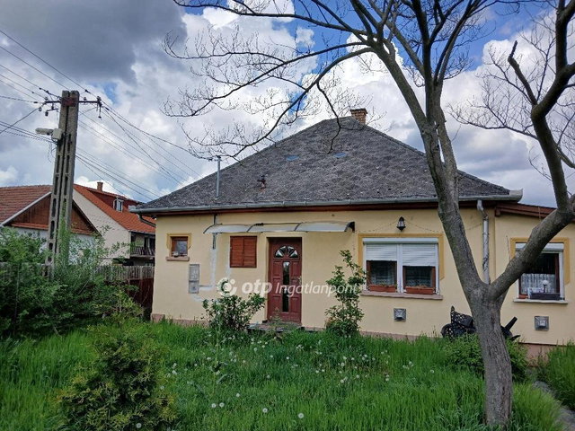 Eladó családi ház, Adácson 26.9 M Ft, 3 szobás