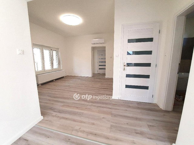 Eladó családi ház, Nagykőrösön 95 M Ft, 7+2 szobás
