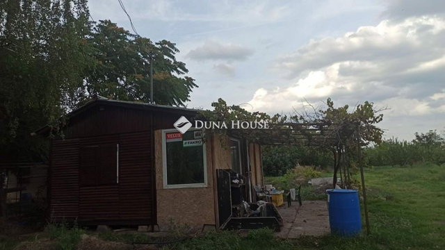 Eladó családi ház, Érden 37.9 M Ft, 1 szobás