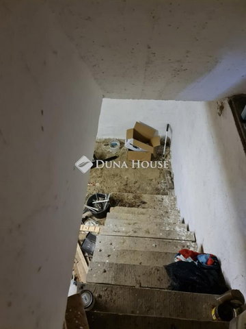 Eladó családi ház, Válon 25 M Ft, 2 szobás