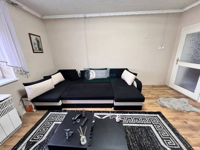 Eladó családi ház, Arlón 16.5 M Ft, 3 szobás