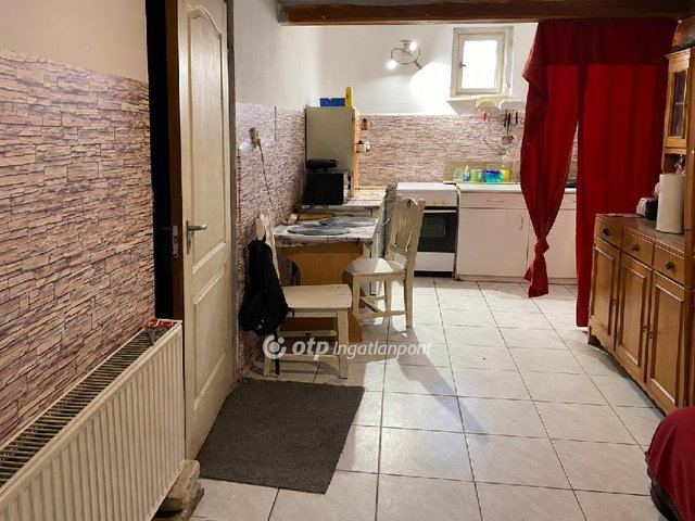 Eladó családi ház, Kunszentmiklóson 33 M Ft, 4 szobás