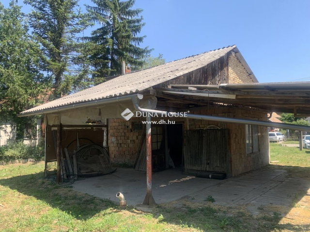 Eladó családi ház, Szekszárdon 31 M Ft, 1 szobás