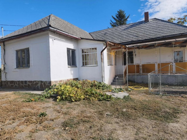 Eladó családi ház, Négyesen 18.3 M Ft, 3 szobás