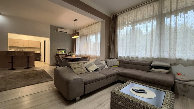 Eladó hotel, Balatonberényben 189 M Ft, 10 szobás