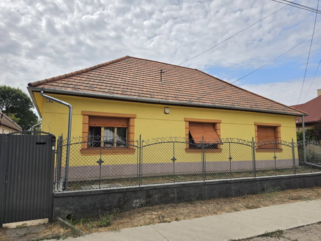 Eladó családi ház, Kókán 64 M Ft, 3 szobás