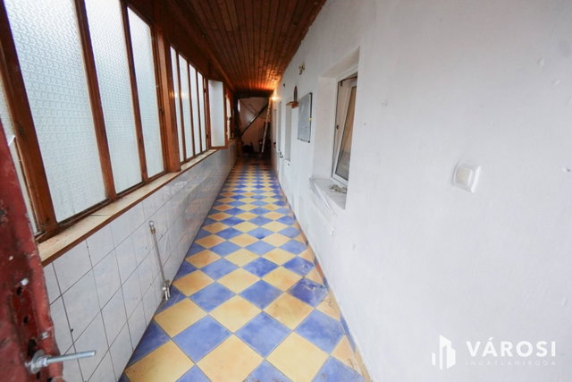 Eladó családi ház, Tahitótfalun 29.9 M Ft, 2 szobás