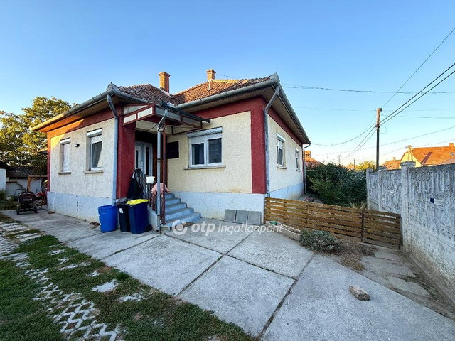Eladó családi ház, Tápiószentmártonon 46.9 M Ft, 4 szobás