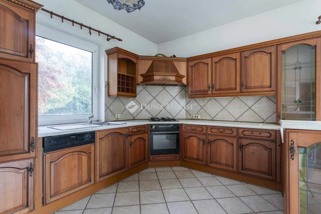 Eladó családi ház, Mosonmagyaróváron 99.9 M Ft, 5 szobás