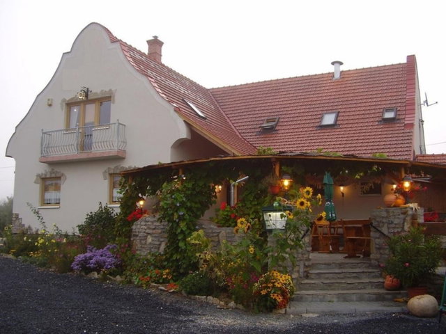 Eladó üzlethelyiség, Cserszegtomajon 110 M Ft, 1 szobás