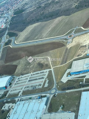 Eladó ipari ingatlan, Veszprémben, Külső-kádártai úton