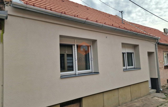 Eladó családi ház, Pécsett 54.9 M Ft, 3 szobás