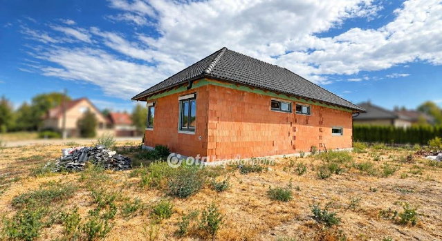 Eladó családi ház, Kiskunhalason 65 M Ft, 3 szobás