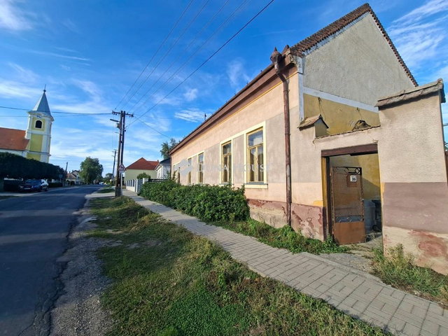 Eladó családi ház, Kisfaludon 25 M Ft, 4 szobás
