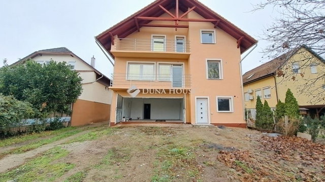 Eladó családi ház, Turán 79 M Ft, 7 szobás