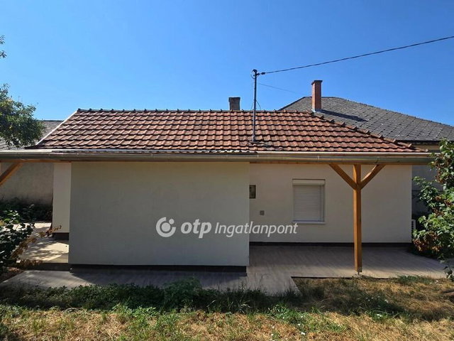 Eladó családi ház, Újcsanáloson 16.95 M Ft, 1 szobás