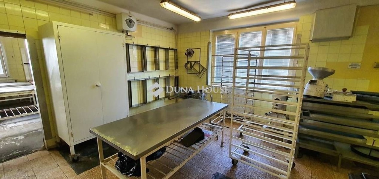 950m² · 200.000.000 ft