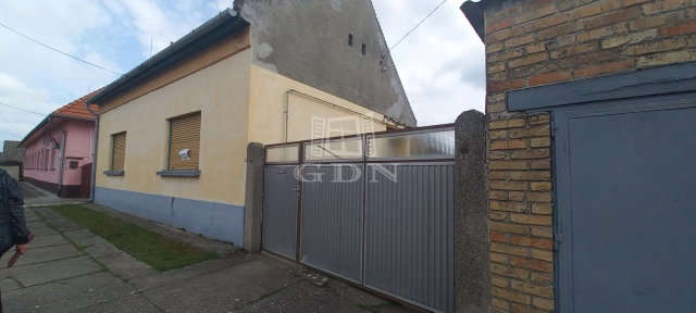 Eladó családi ház, Nagybaracskán 20 M Ft, 3 szobás