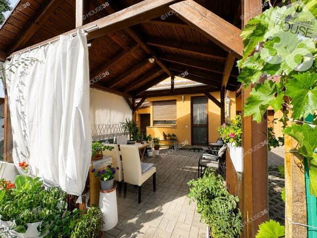 Eladó téglalakás, Lajosmizsén 77.9 M Ft, 3 szobás