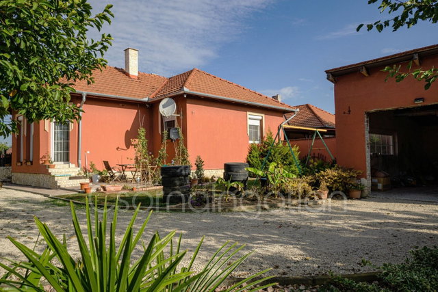 Eladó családi ház, Bősárkányon 68 M Ft, 4 szobás