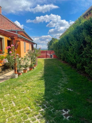 Eladó családi ház, Csomádon 99 M Ft, 3 szobás