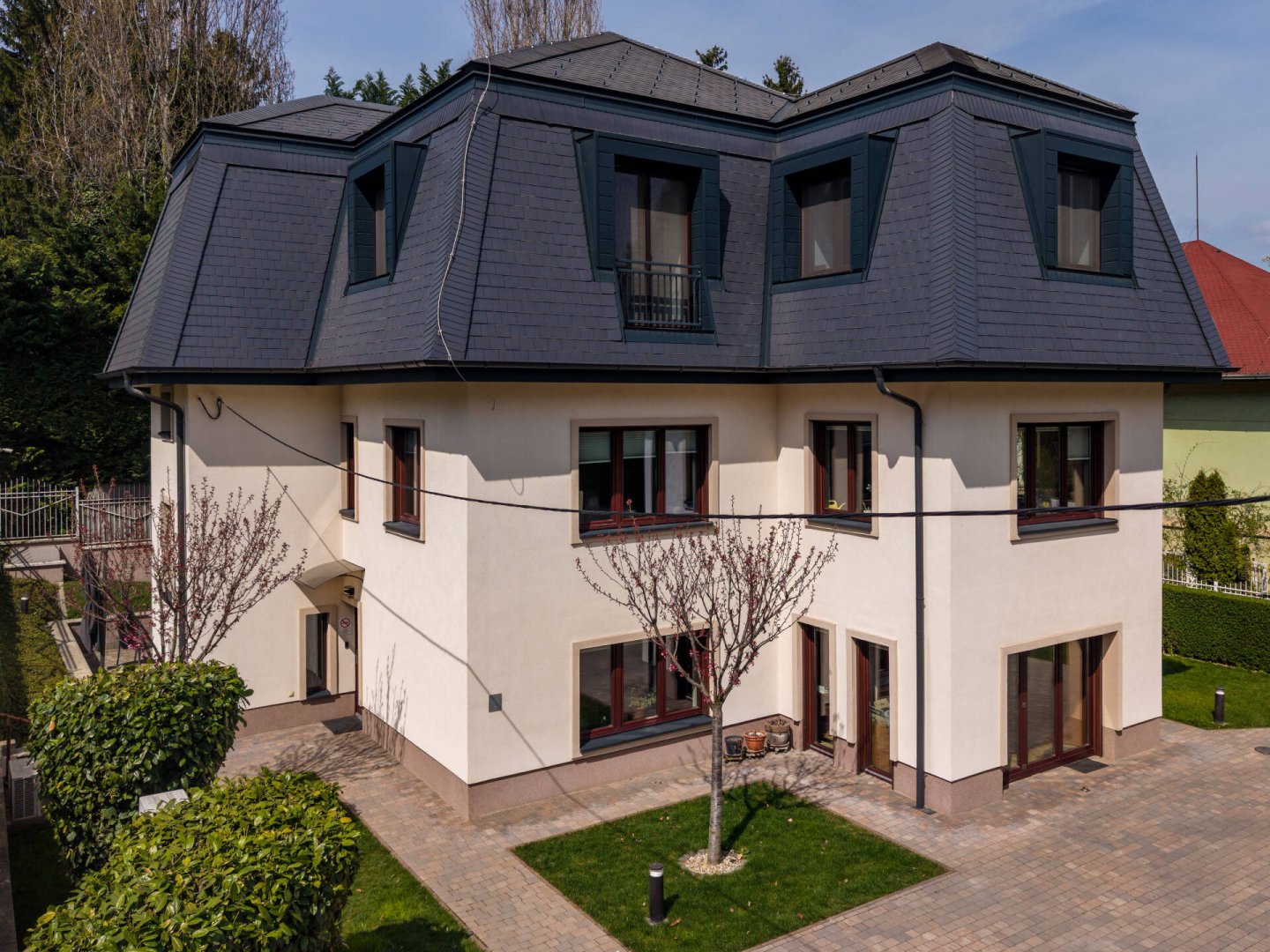 8 bed · 333m² · 620.000.000 ft