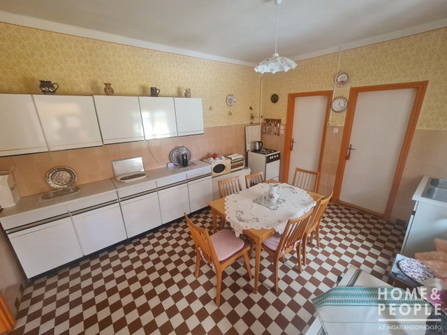 Eladó családi ház, Hódmezővásárhelyen 39.9 M Ft, 2 szobás