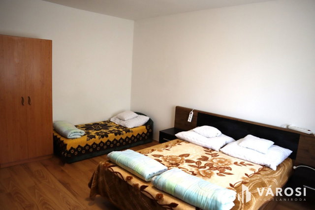Kiadó téglalakás, albérlet, Siófokon 150 E Ft / hó, 3 szobás