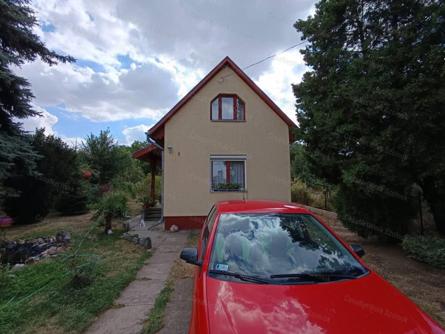 Eladó családi ház, Szolnokon 55.5 M Ft, 2 szobás