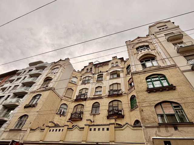 Eladó téglalakás, Budapesten, VI. kerületben 79.5 M Ft, 2 szobás