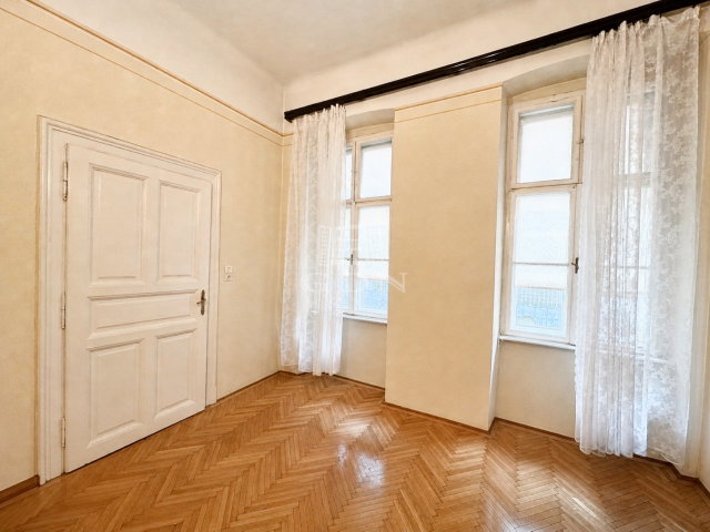 Eladó téglalakás, Budapesten, VI. kerületben 64.9 M Ft, 2 szobás