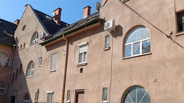 Eladó téglalakás, Győrött 55 M Ft, 2 szobás