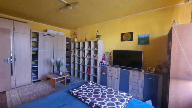 Eladó panellakás, Dunaújvárosban 27.9 M Ft, 2 szobás
