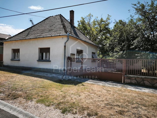 Eladó családi ház, Tatán 49 M Ft, 4 szobás
