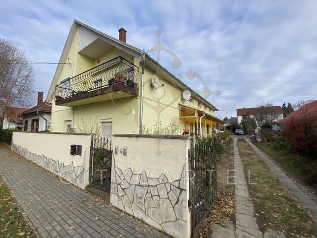 Eladó családi ház, Balatonbogláron 129.99 M Ft, 11 szobás