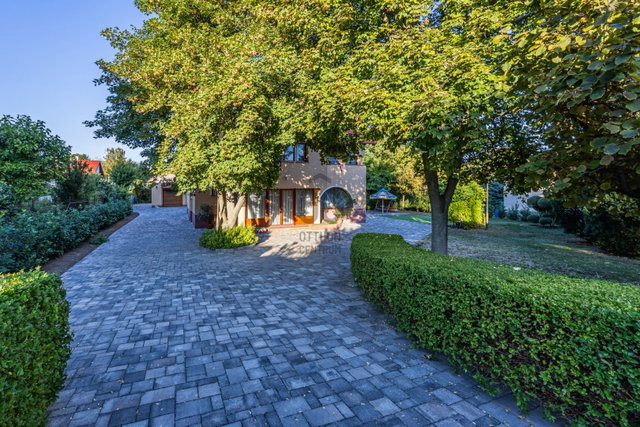Eladó családi ház, Balatonalmádiban 338 M Ft, 12 szobás