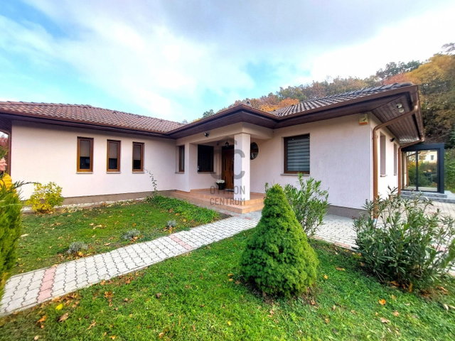 Eladó családi ház, Balatonföldváron 269.9 M Ft, 3 szobás